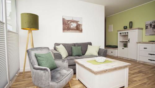 Terrasse, gratis Nutzung vom AHOI Erlebnisbad und Sauna in Sellin - Villa Karola FeWo 02 - Foto 4