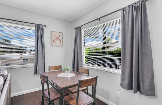 Bayview Regency Apartments By Lowkl - Photo 119