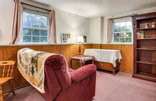 2 Mi to NYC Train WFH-Friendly Greenwich Apt! - Foto 5