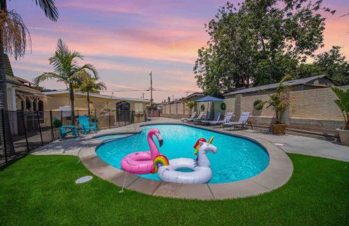 Spacious 4BR w/ Pool, Spa, Mini Golf & Game Lounge - Foto 3