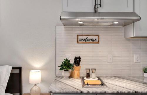 Upscale Midtown Studio and Private Balcony - Foto 3