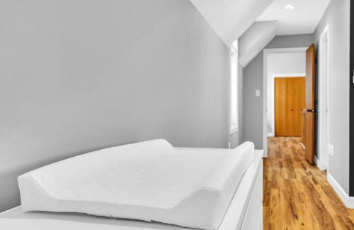 Maine Pondfront Home Sleeps 22 - Pool & Hot Tub - Photo 26