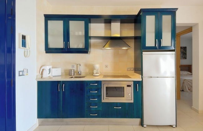 Impeccable 2-bed Apartment No 2 in Playa Blanca - Photo 4