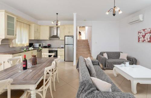 Elena Costa - Photo 30