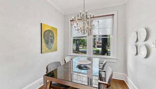 2 BR in Myers Park with comfortable screened porch - Photo 3