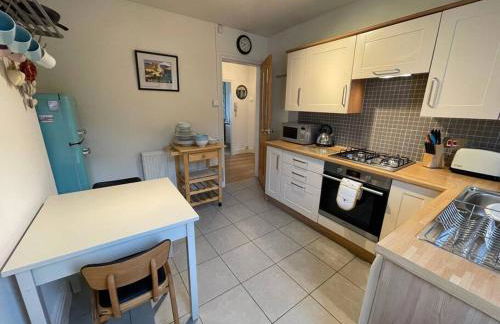 Beautiful 2 bedroom apartment with estuary views - Photo 3