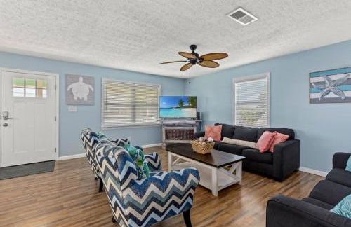 Anchors Away - Private Pool, Seasonal Hot Tub, Game Room, Walk to Beach, Pets OK - Photo 9