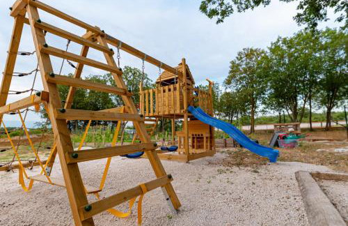 Villa Pietro with a heated Saltwater pool - Photo 22