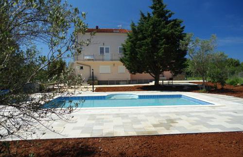 Olive Apartments - Photo 1