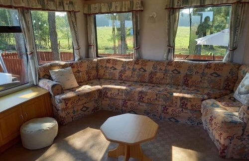 Lovely Semi-rural Caravan & Hot Tub - Sleeps Fam 6 - Photo 19