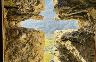 FOPPOLI CASTLE, PRIVATE 11th CENTURY FORTRESS WITH PANORAMIC VIEW, SAUNA AND HOT TUB OVERLOOKING THE VALTELLINA - Foto 27