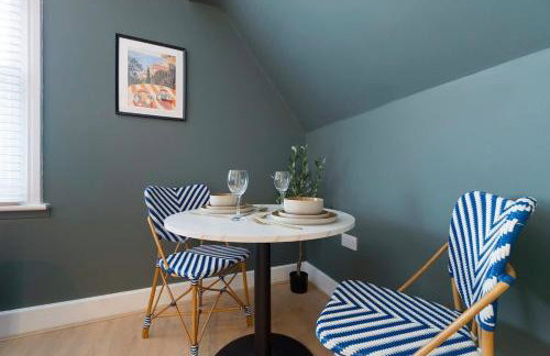 Bright and Airy 2BR Home Near Shops and Dining - Photo 5