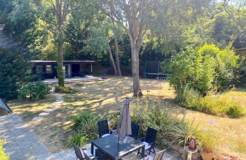 Splendid, spacious 7 Bedroom holiday home with Hot Tub - Isle of Wight - Photo 4