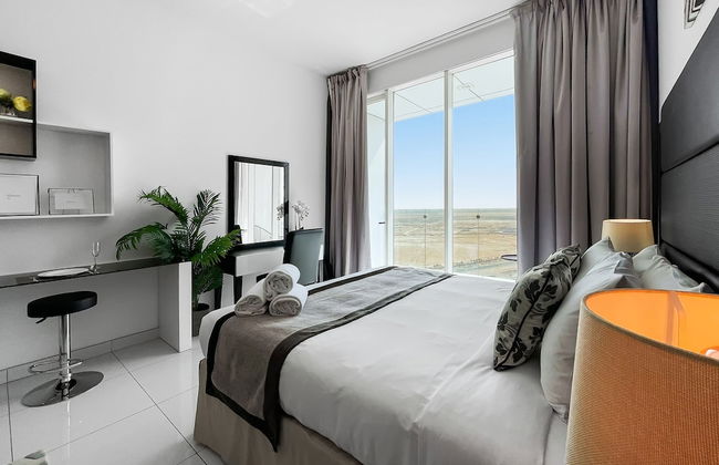 Elegant Studio Golf Course View Bnbmehomes - Photo 5