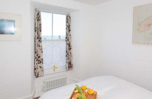 Janies Cottage~ Mousehole~Eclectic Interiors & Vintage Charm - Photo 10