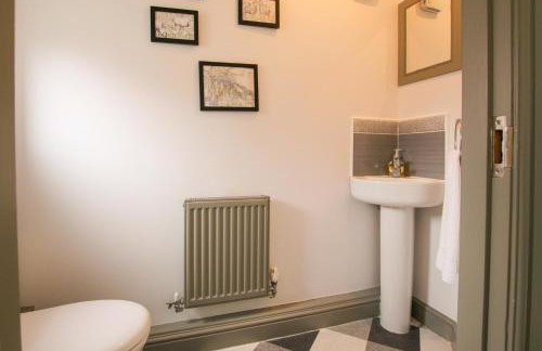 Modern 3-Bedroom Home in Quiet Cul-de-Sac w Parking by Rework Accommodation - Foto 21