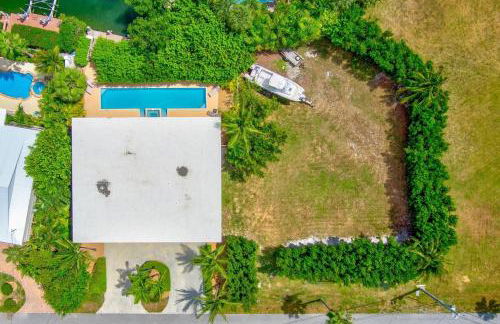 Oceanside Manor- Expansive Waterfront Pool Home, 30' Dock - Foto 50