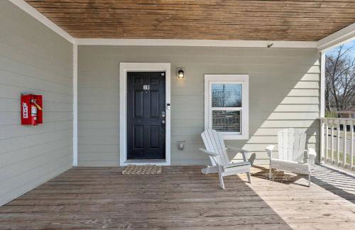 *NEW* Charm on Church ~ Cozy, Modern, Downtown Apt - Foto 46