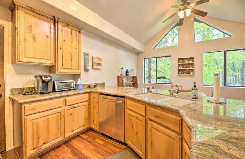 Wooded Yard, Gas Grill Lush Pinetop Retreat - Foto 12