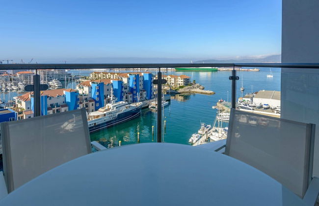 Luxury Modern Apartment With Exceptional Views! Hosted by Sweetstay - Photo 24