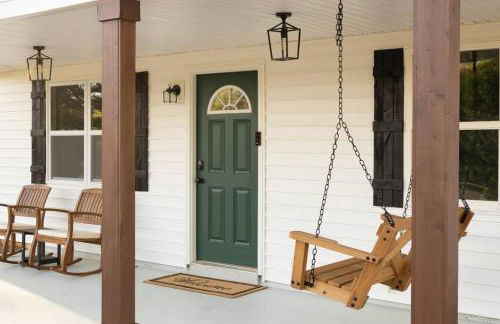 Refreshing Ranch Style Home - Photo 18