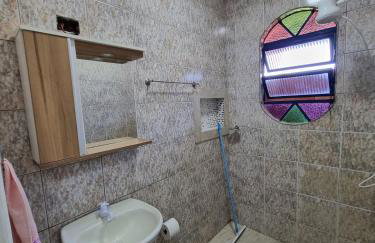 Super Confortável, WiFi Rápido, Garagem Coberta, 2 Banheiros, Suíte, 3 Quartos, Microondas, Cozinha Grande Completa, Mesa de Jantar Grande, Entrada Privativa, Perto do Shopping Pátio Matosinhos, 5 min do Centro Histórico - Foto 20