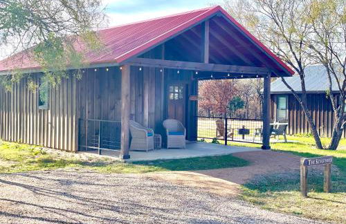 The Kingfisher Cabin 15min to Magnolia Baylor - Photo 2
