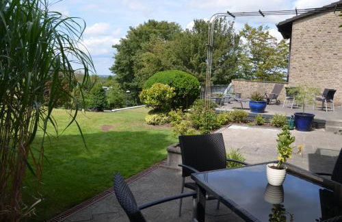 Ruhige Wohlfühloase auf zwei Ebenen - mit Terrasse im Grünen und Balkon - Foto 7