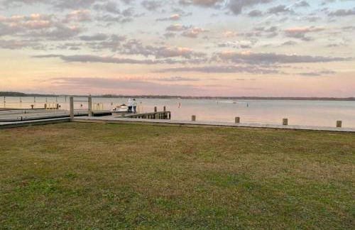 Model Home near Camp Lejeune with Water View - Foto 13