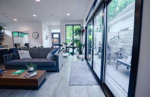 3 bed 3 bath Modern Luxury Home with Hot Tub and Rooftop Patio - Foto 21