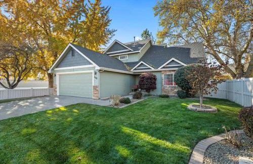 Fire Pit Getaway Shops and Dining 70in TV - Foto 5