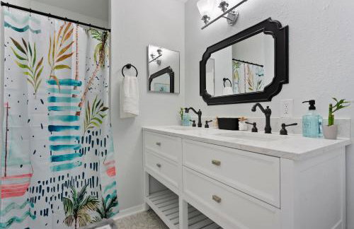 5 min Beaches~Mini Golf~Pool Table~Pets~KING BED + - Foto 17