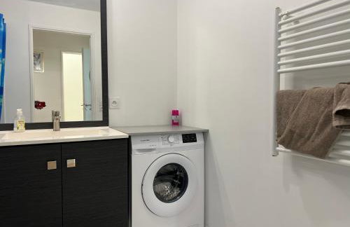 Lumière Parisienne Spacious 2BR Apartment with Terrace Free Parking Near Metro Line 13 - Foto 17