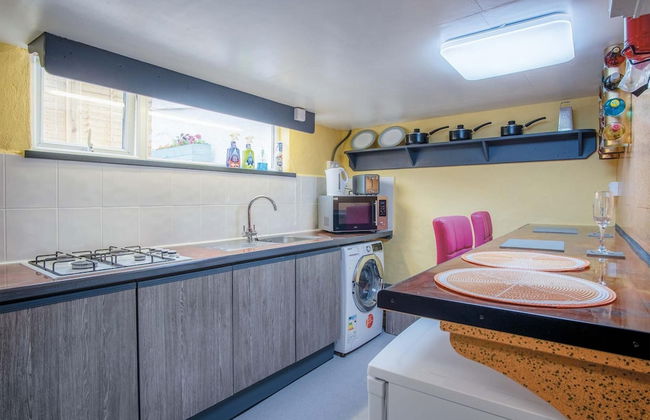 Clouds - 1 Bedroom Holiday Home - Milford Haven - Photo 9