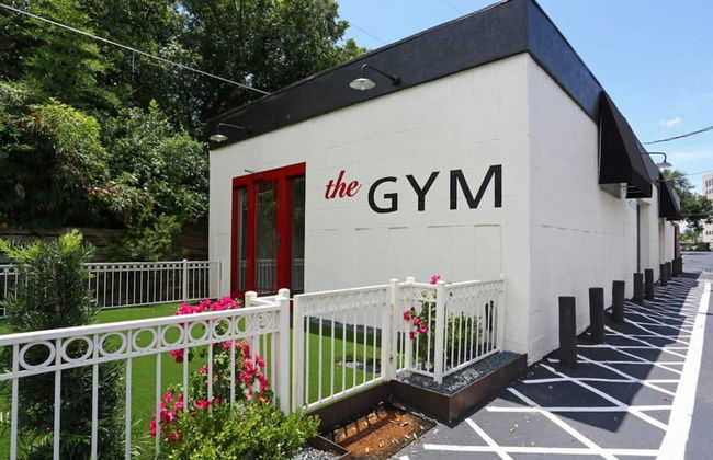 Chic 2BR Near Triangle With King Beds Fast Wifi - Foto 15