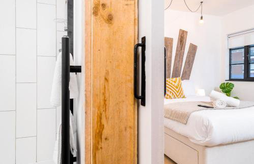 Spacious Loft Apartment - Smart TV - WiFi - On Street Parking 1NT - Foto 29