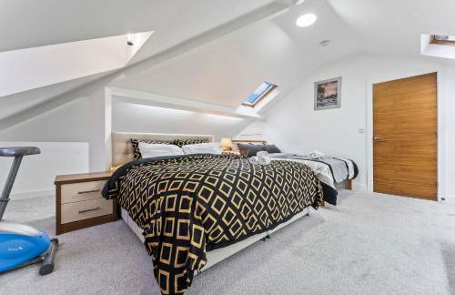 Exquisite 2-Bedroom Penthouse-Sleeps 7-Free Parking with Workspace & High-Speed WiFi - Foto 17