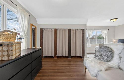 Warm and Inviting 3BR Craftsman with Big Kitchen - Foto 2