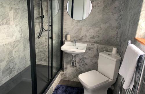 2 Bed-Sleeps 4-Parking-Pets-10 min walk to Beach - Foto 8