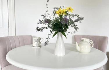 Welcome to Hazelwood, The Mount Somerton Apartment - modern and fully equipped, Private off-street parking, Near Glastonbury Tor, The spectacular Wells Cathedral, Stourhead, Sherborne Abbey, Millfield School, Clark's Village - Foto 25