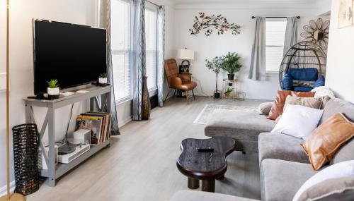 Euclid Near Lake Erie Cleveland king bed - Foto 3