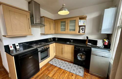 Lovely 1 Bed Apartment a step to Zone 2 Station - London - Foto 4