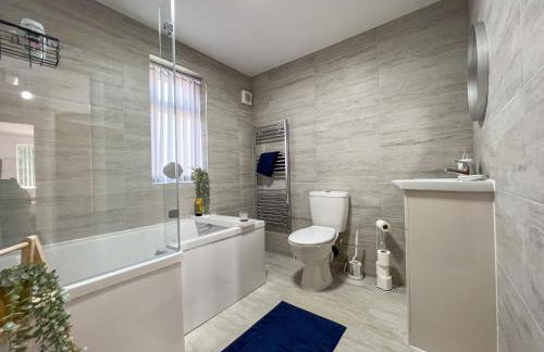 Heartland House, 7 Spacious Bedrooms Sleeps 4 plus, near NEC, JLR,BHX - Foto 26