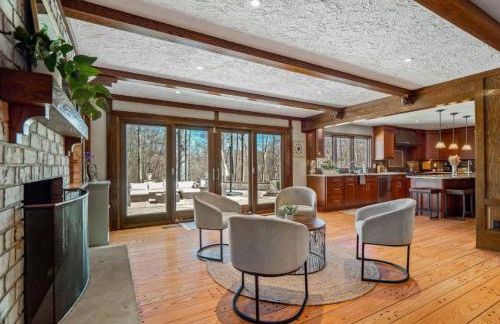 Unique Estate 5 Bedrooms Fire Pit Sleeps 10 - Foto 2