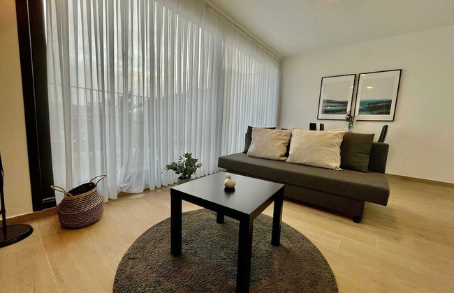 Modern 1BR Near Diamond District by Oneluxstay - Foto 7
