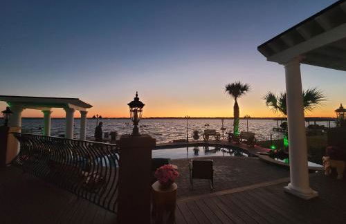 Lakefront Oasis - Photo 58