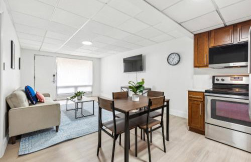 East 120 I Modern Refinished Apt Downtown I Gym - Foto 16