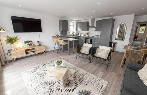 LOOKOUT by BOURNECOAST - A Stylish Flat with a Balcony, SEA GLIMPSES and Parking- Just a 10 Minute Walk to the Sandy Beaches - FM8405 - Photo 13