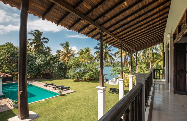 Lovely Lakeside Villa With Large Pool Poolside Dining - Foto 10