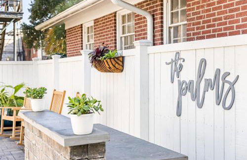 Charming Secluded Courtyard - 1 BLOCK TO KING - Foto 24